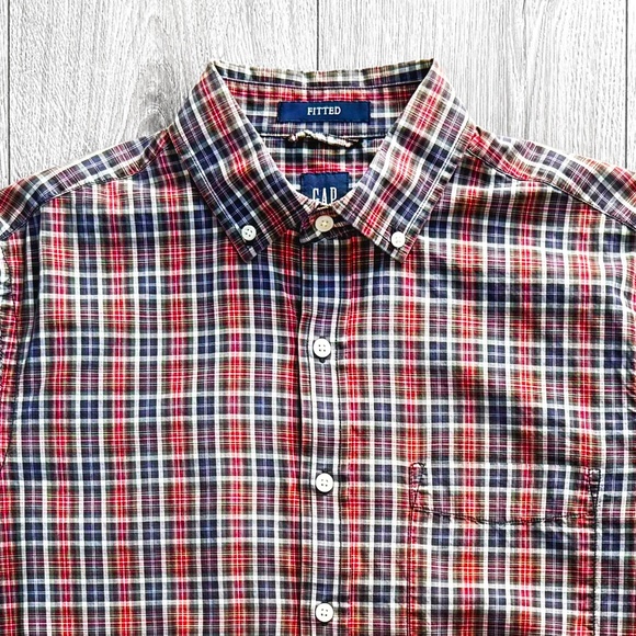 GAP Men’s Slim Fitted Button Up Shirt Size M Red White Blue 100% Cotton Vtg Y2k - Picture 2 of 12